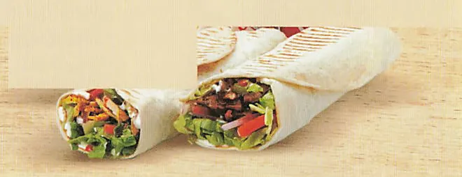 Zwei gefüllte Dürüm-Rollen mit Salat